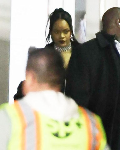 Glendale, AZ  - *EXCLUSIVE*  - Rihanna leaves the Super Bowl LVII after revealing her baby bump during her amazing halftime show performance.

Pictured: Rihanna

BACKGRID USA 12 FEBRUARY 2023 

BYLINE MUST READ: ShotbyJuliann / BACKGRID

USA: +1 310 798 9111 / usasales@backgrid.com

UK: +44 208 344 2007 / uksales@backgrid.com

*UK Clients - Pictures Containing Children
Please Pixelate Face Prior To Publication*