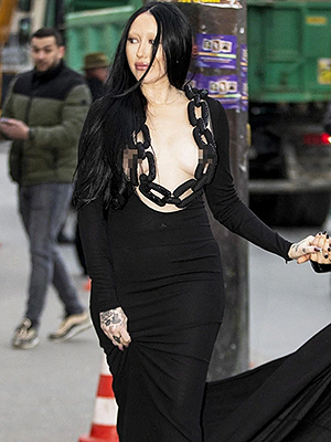 noah cyrus bare chest