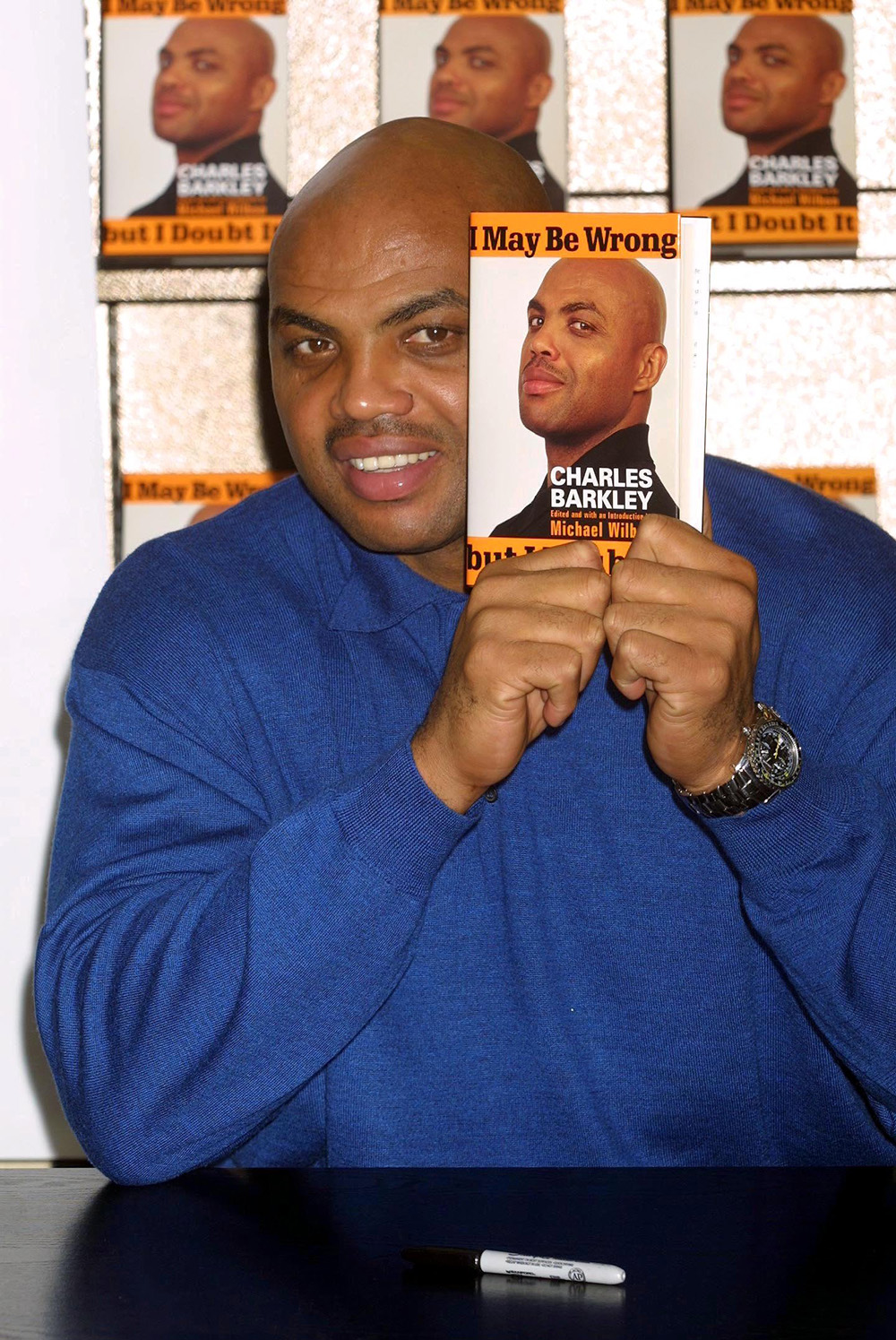 CHARLES BARKLEY BOOK SIGNING 'I MAY BE WRONG BUT I DOUBT IT', NEW YORK, AMERICA - 09 OCT 2002