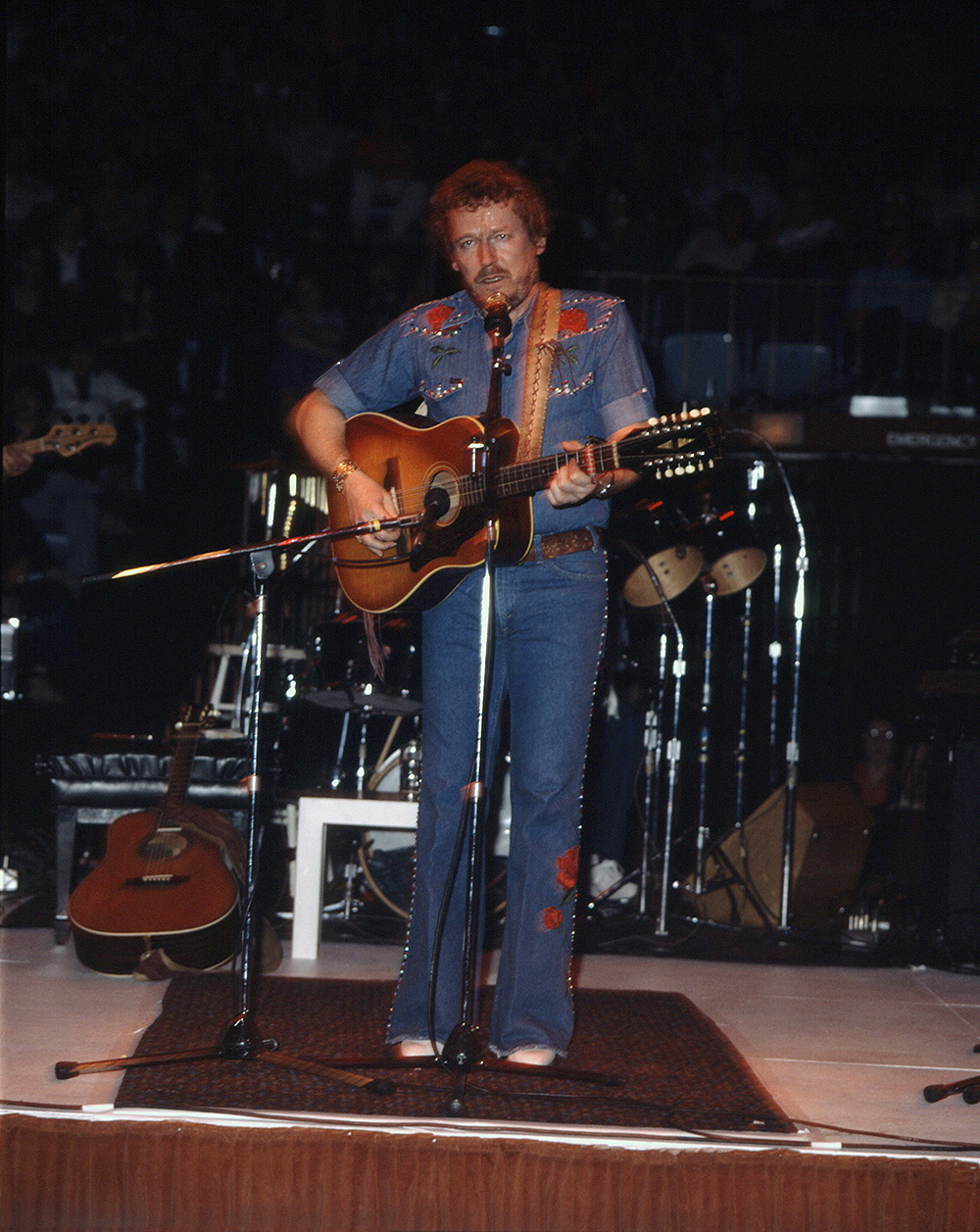 Gordon Lightfoot, 1981, Millrun Playhouse Theater in the Round, Niles, Illinois. Photo by Don Leavit