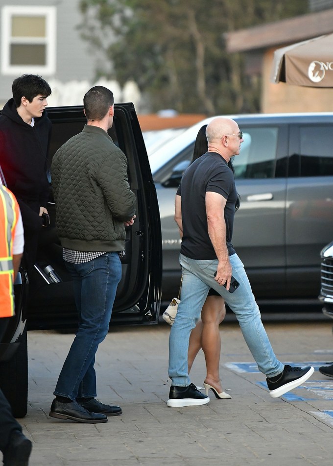 Lauren Sanchez & Jeff Bezos walking outside