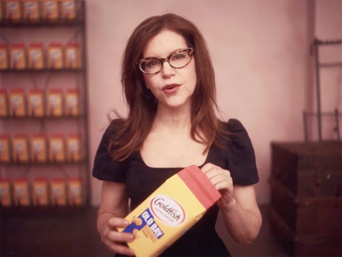 Goldfish Reimagines Lisa Loeb’s Classic Hit for the Return of Their OLD BAY Seasoned Crackers