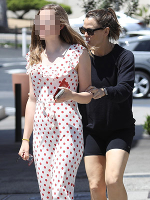 jennifer garner violet