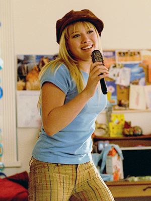 Hilary Duff sings at SAG picket line