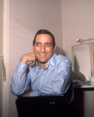 Tony Bennett
VARIOUS