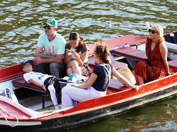 Sarah Michelle Gellar and family italy