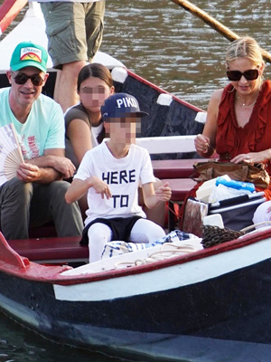 Sarah Michelle Gellar gondola italy photos