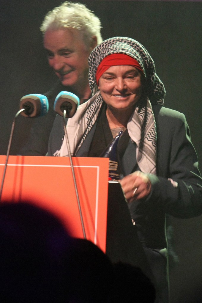 Irish Pop Singer, Sinead O’Connor Got An Award In Dublin, Ireland On Thursday Night