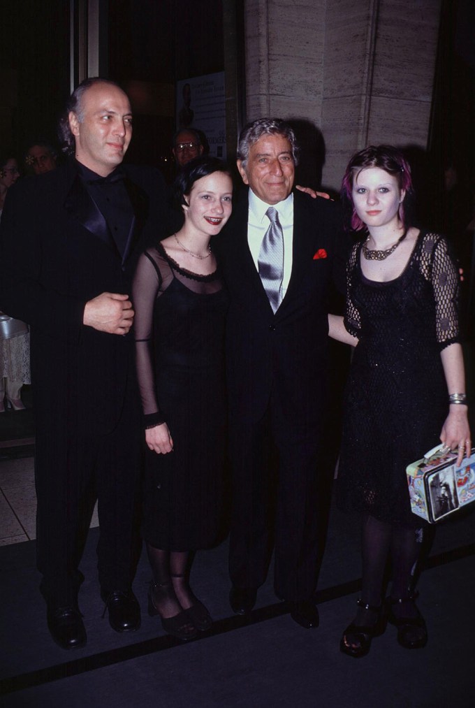 Tony Bennett with his son and grandchildren