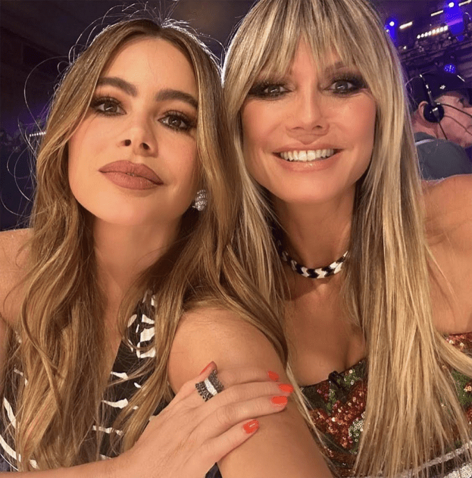 SOFIA VERGARA Wears an EFFY Ring On America’s Got Talent