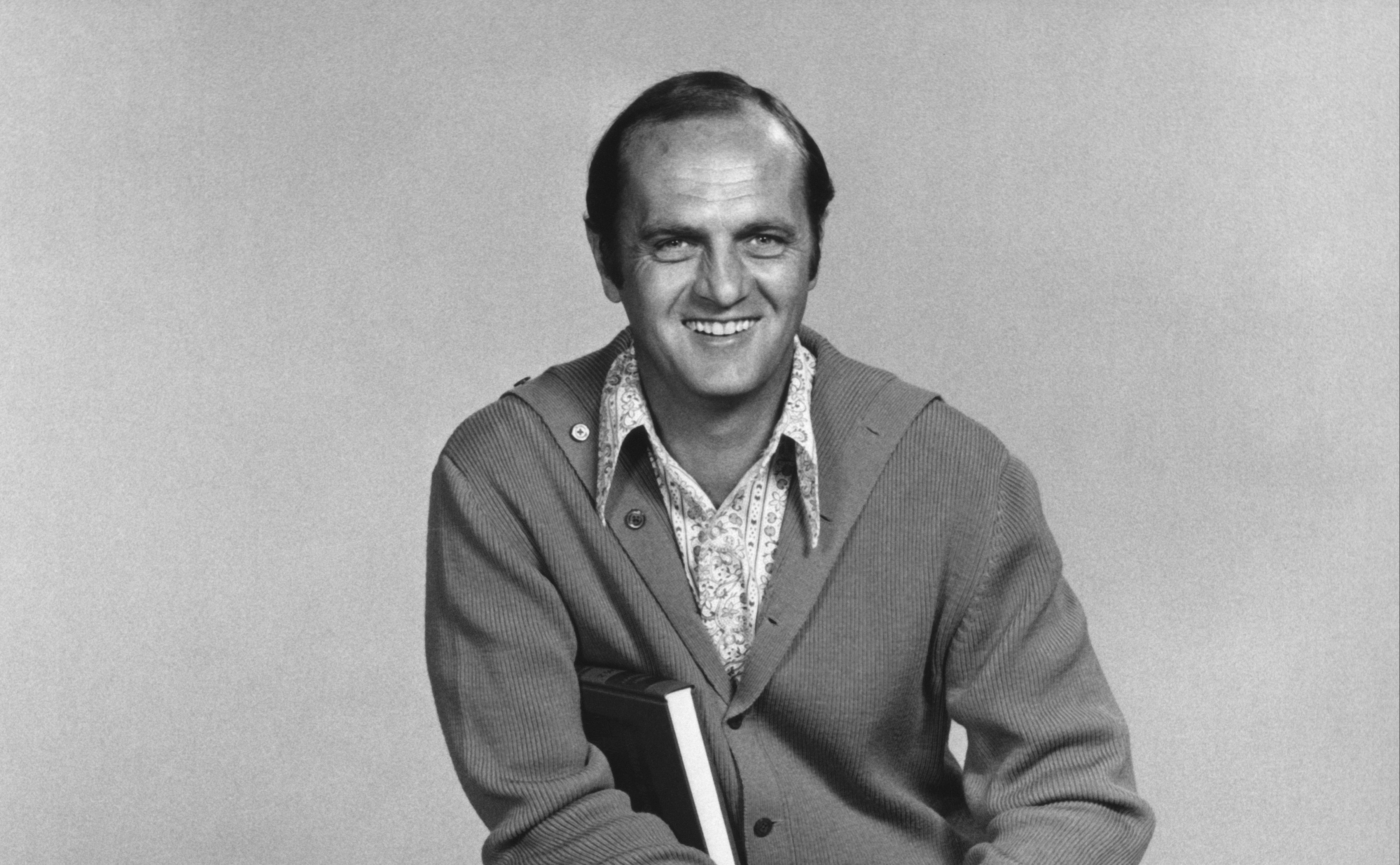 Bob Newhart 1970's smiling studio publicity portrait. (Photo by Screen Archives/Getty Images)