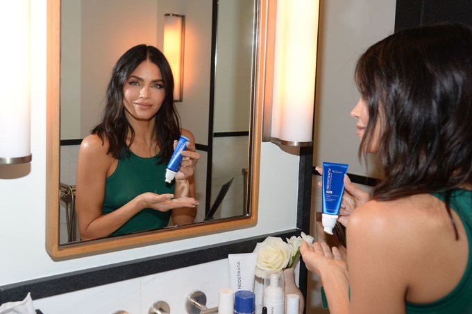 Jenna Dewan Cares For Her Skin In Her Hotel Room