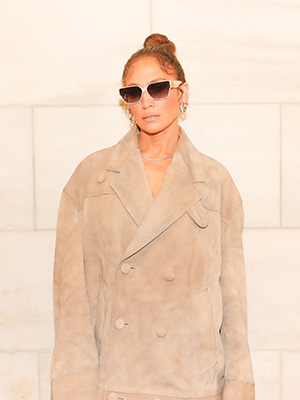 jennifer lopez flip flops