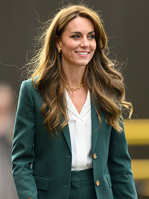 Kate Middleton Rocks Green Suit During Textile Mill Visit: Photos