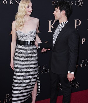 Sophie Turner and Joe Jonas walking on the red carpet