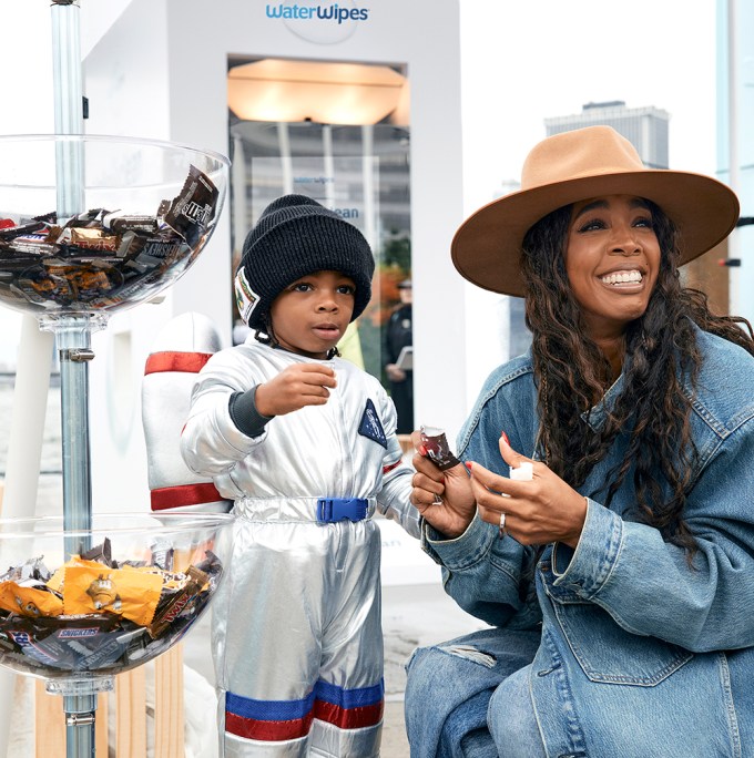 Kelly Rowland and her son Noah get Hallowclean with the WaterWipes Hallowclean Machine