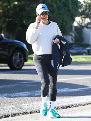 Jennifer Garner’s Son Samuel Nearly Towers Over Mom in L.A.: Photos