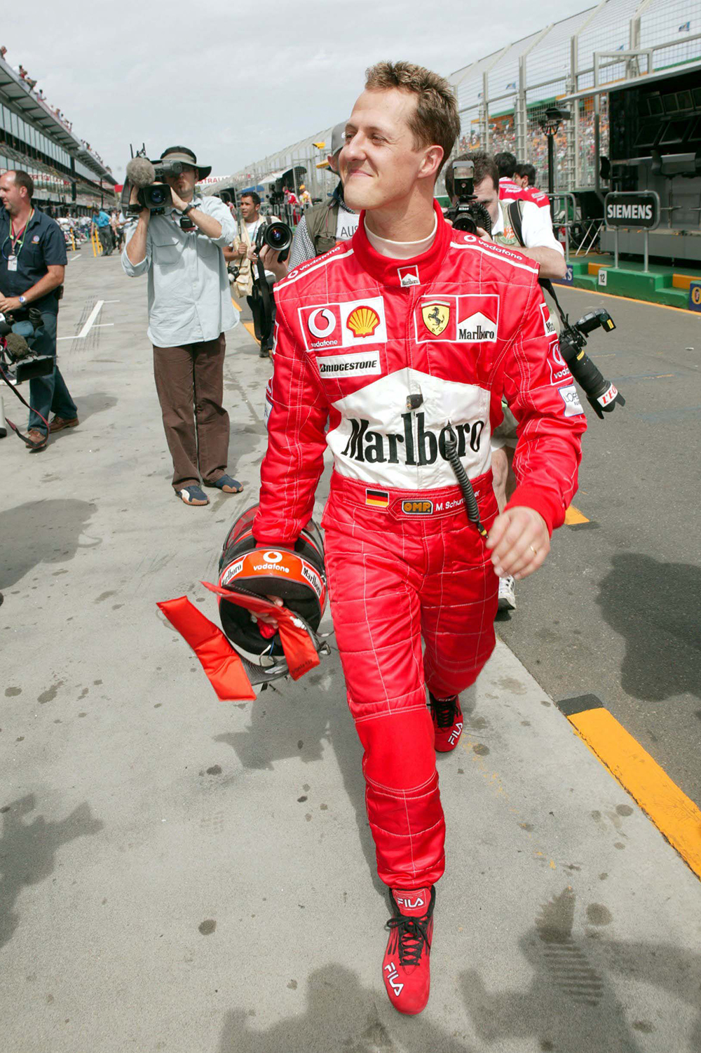 MICHAEL SCHUMACHER AND FERRARI ARE VICTORIOUS AT THE MELBOURNE FORMULA ONE GRAND PRIX, AUSTRALIA - 5 MAR 2004