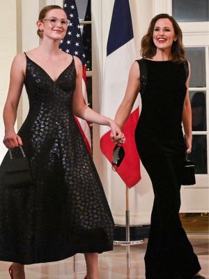 Violet Affleck and mom Jennifer Garner at the White House in 2022