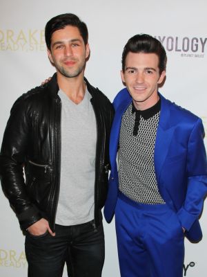 josh Peck and Drake Bell posing for pictures together in 2014