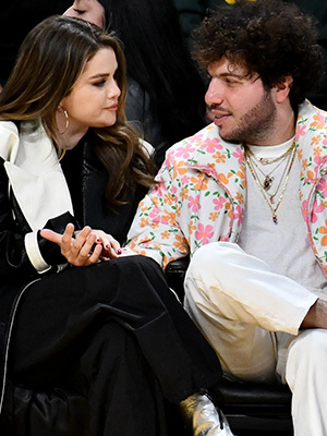 Selena Gomez holding hands with Benny Blanco at a basketball game