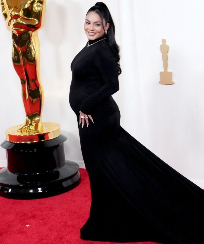 Vanessa Hudgens Announces Her Pregnancy