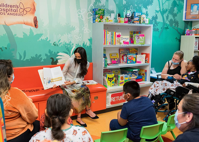 Meghan Markle reading books to children 