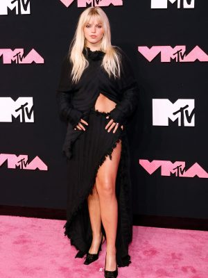 NEWARK, NEW JERSEY - SEPTEMBER 12: Renee Rapp attends the 2023 MTV Video Music Awards at Prudential Center on September 12, 2023 in Newark, New Jersey. (Photo by Taylor Hill/Getty Images)