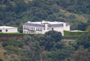 LOS ANGELES, CA - JUNE 07: Reported new home of Ben Affleck and Jennifer Lopez in Beverly Hills is seen on June 07, 2023 in Los Angeles, California. (Photo by thecelebrityfinder/Bauer-Griffin/GC Images)