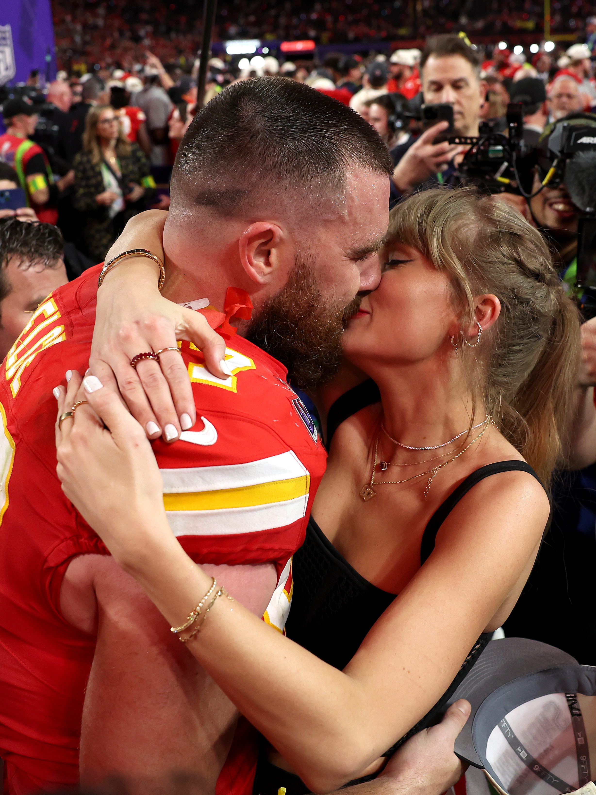 LAS VEGAS, NEVADA - FEBRUARY 11: Travis Kelce #87 of the Kansas City Chiefs and Taylor Swift embrace after defeating the San Francisco 49ers in overtime during Super Bowl LVIII at Allegiant Stadium on February 11, 2024 in Las Vegas, Nevada. (Photo by Ezra Shaw/Getty Images)