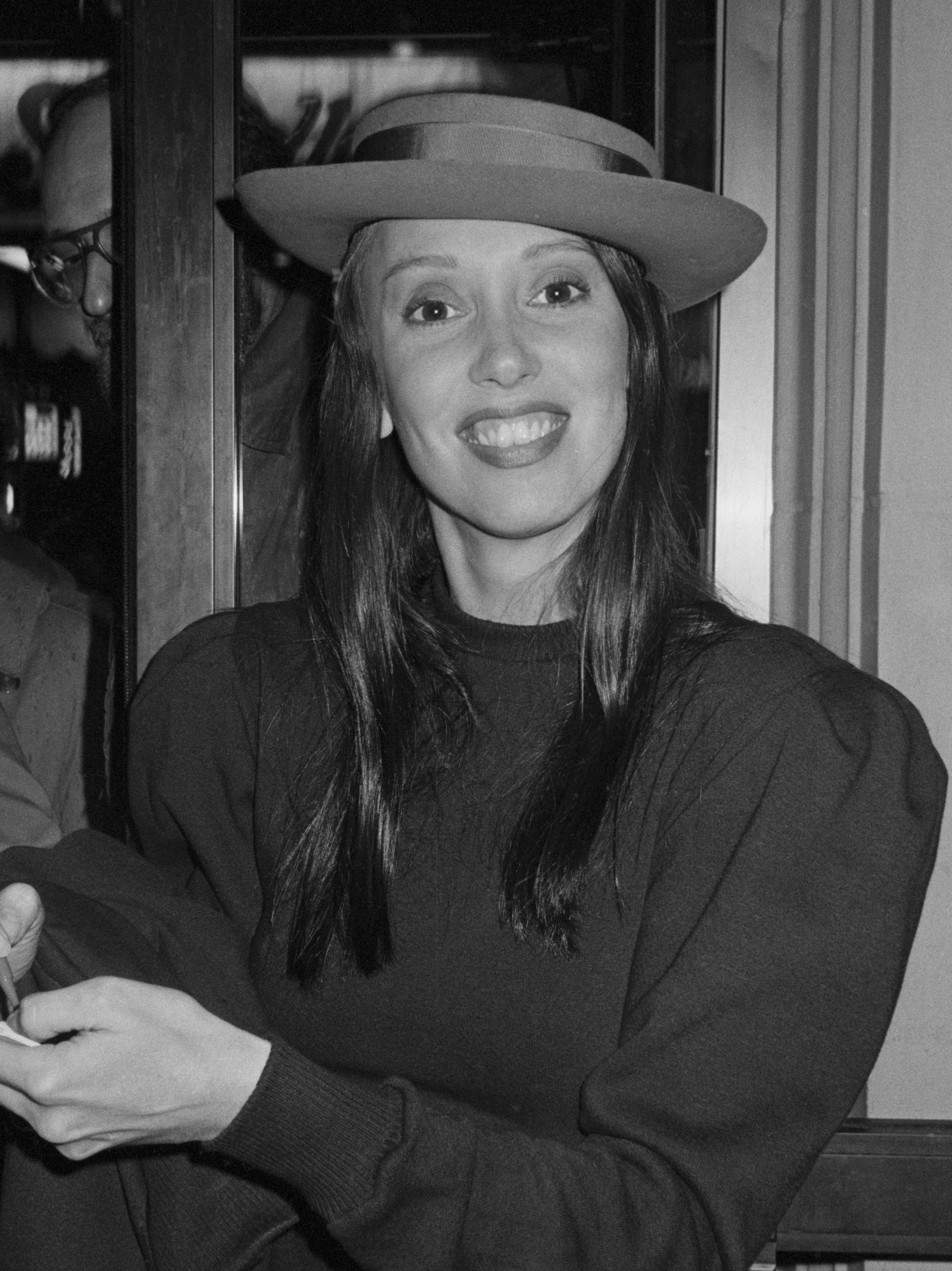 Shelley Duvall signing autographs; circa 1970; New York. (Photo by Art Zelin/Getty Images)