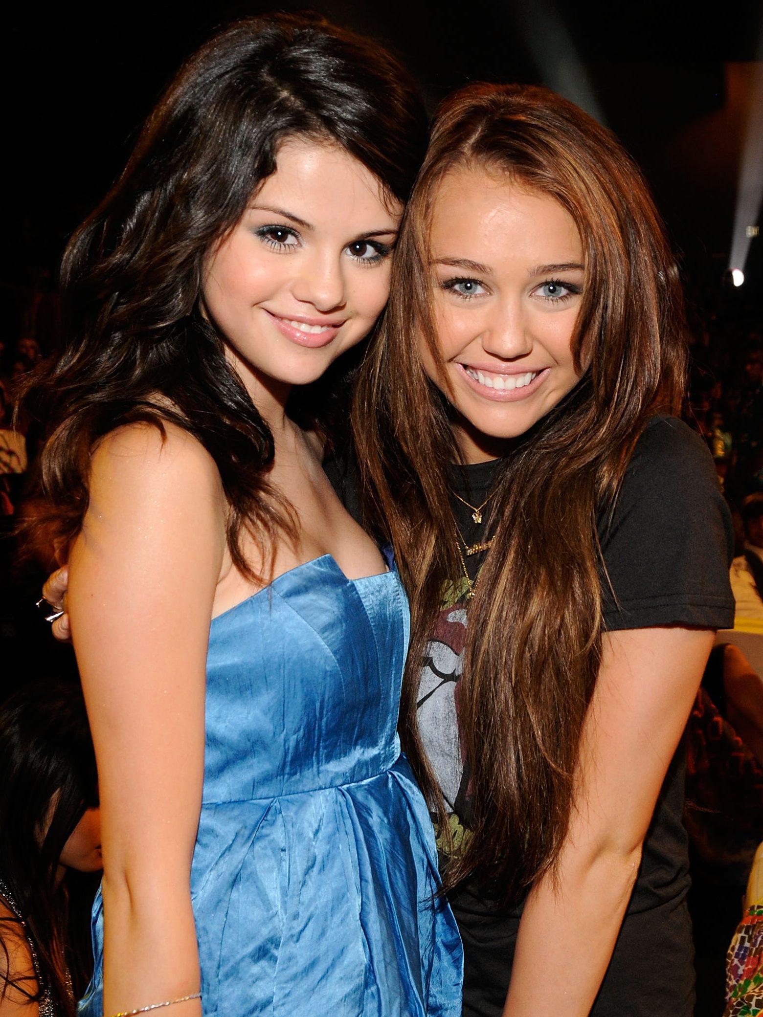(EXCLUSIVE, Premium Rates Apply) LOS ANGELES, CA - AUGUST 03:  ***EXCLUSIVE***  Actress Selena Gomez and host Miley Cyrus during the 2008 Teen Choice Awards at Gibson Amphitheater on August 3, 2008 in Los Angeles, California.  (Photo by K Mazur/TCA 2008/WireImage)