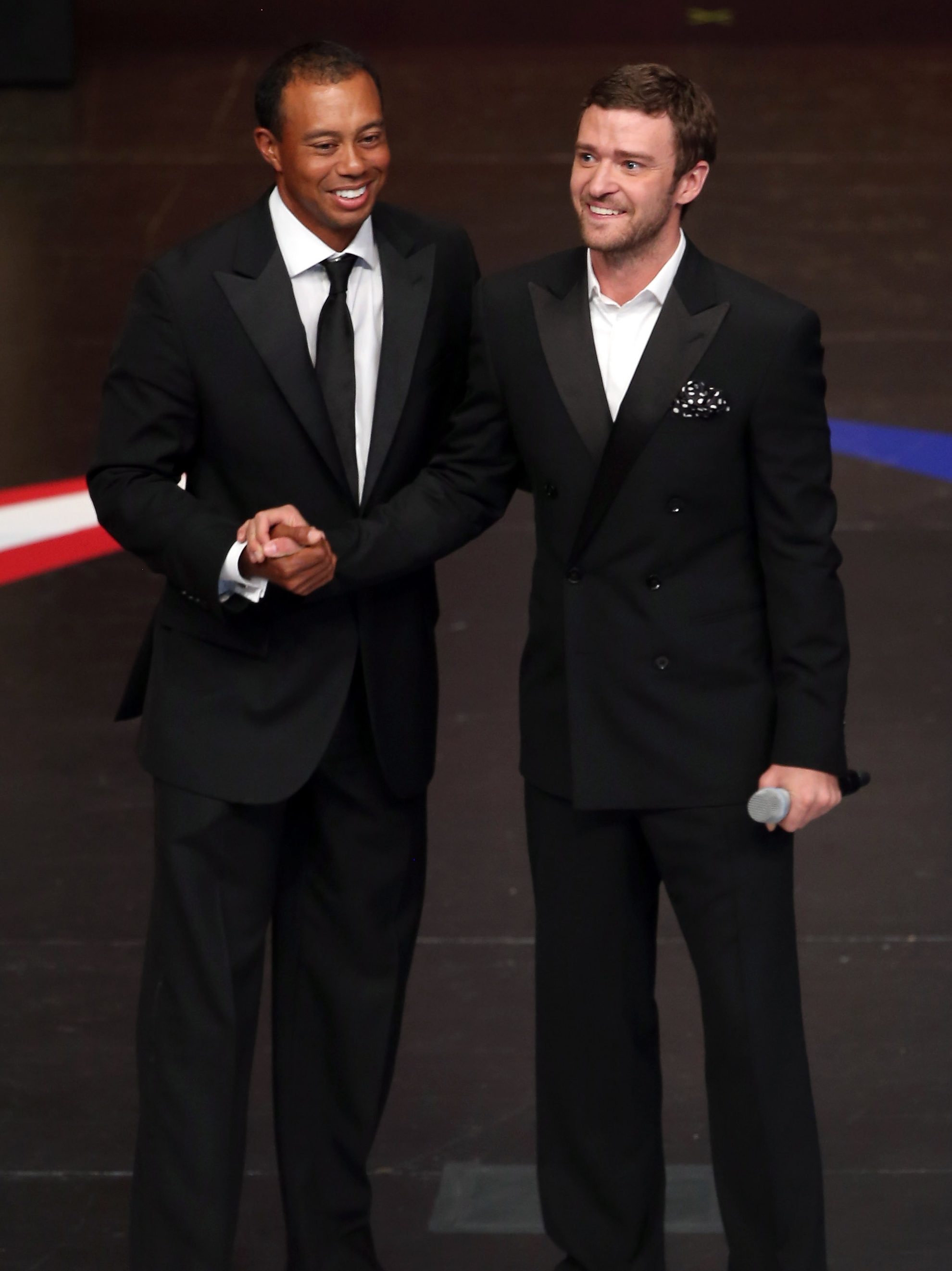 ROSEMONT, IL - SEPTEMBER 26:  Tiger Woods of the USA tallks with Justin Timberlake during the 39th Ryder Cup gala at Akoo Theatre at Rosemont on September 26, 2012 in Rosemont, Illinois.  (Photo by Andrew Redington/Getty Images)