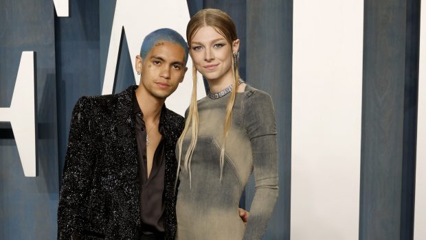 BEVERLY HILLS, CALIFORNIA - MARCH 27: (L-R) Dominic Fike and Hunter Schafer attend the 2022 Vanity Fair Oscar Party hosted by Radhika Jones at Wallis Annenberg Center for the Performing Arts on March 27, 2022 in Beverly Hills, California. (Photo by Frazer Harrison/Getty Images)