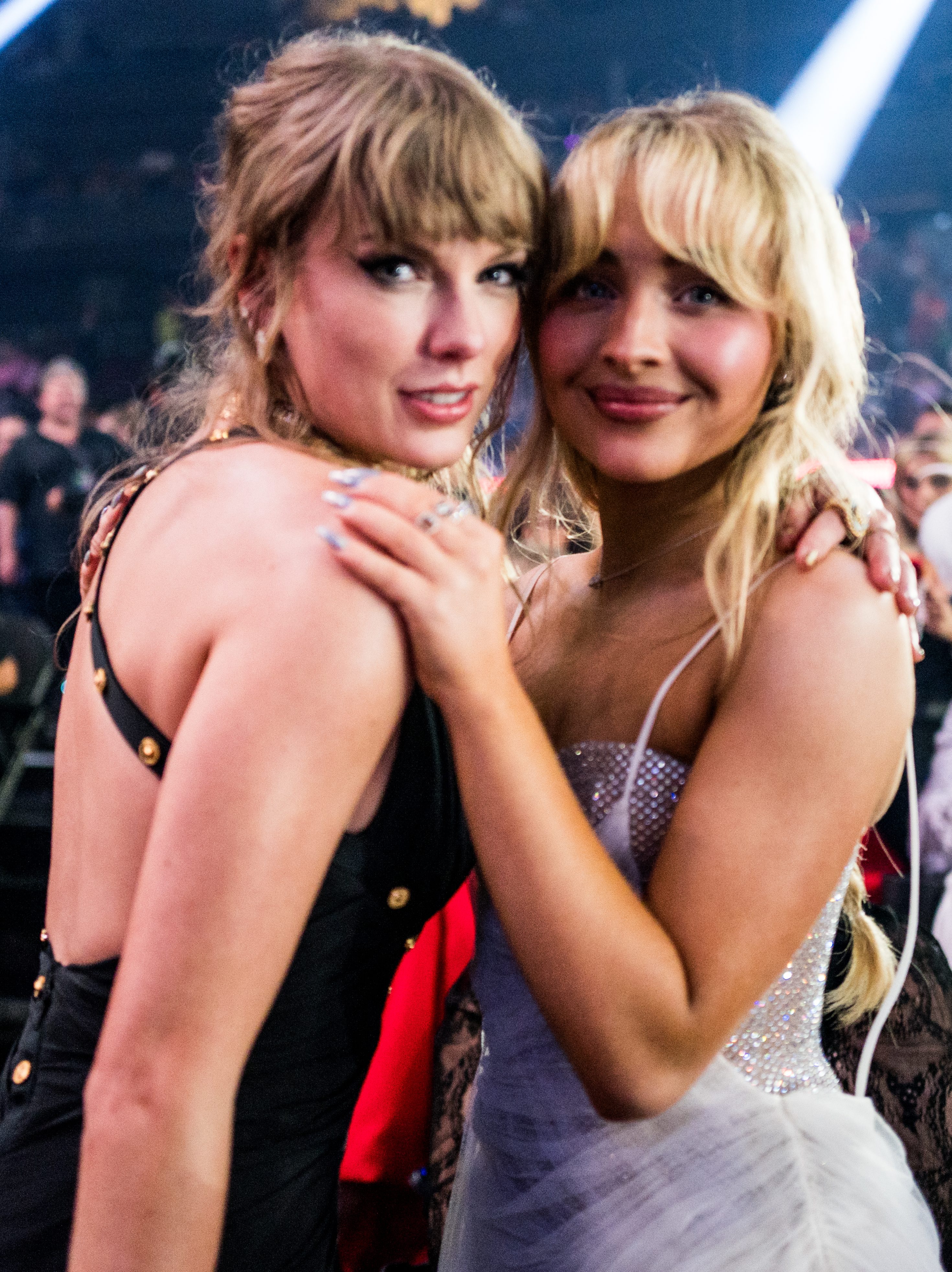 NEWARK, NEW JERSEY - SEPTEMBER 12: (L-R) Taylor Swift and Sabrina Carpenter attend the 2023 Video Music Awards at Prudential Center on September 12, 2023 in Newark, New Jersey. (Photo by John Shearer/Getty Images for MTV)