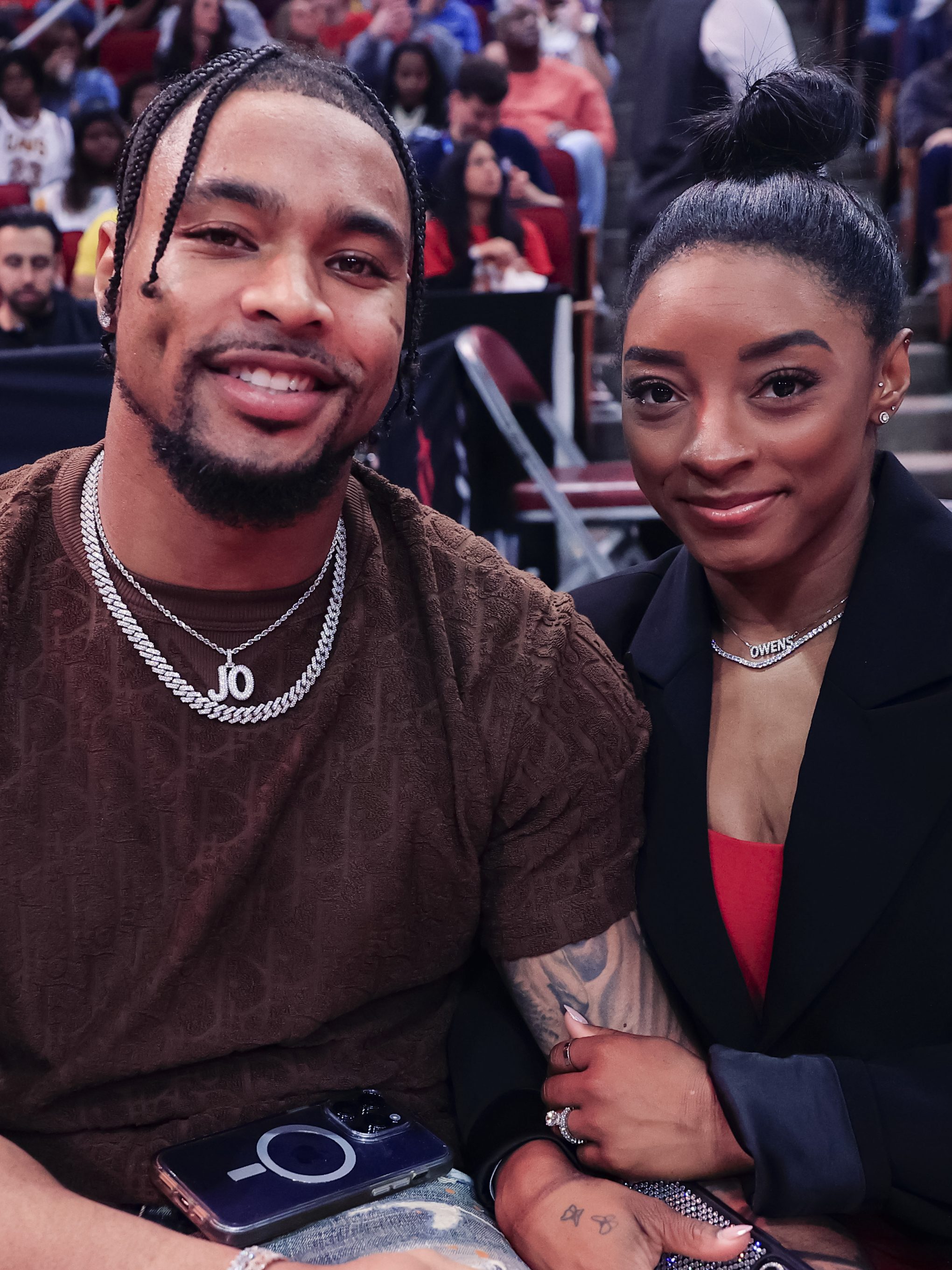 HOUSTON, TEXAS - JANUARY 29: Simone Biles and Jonathan Owens attend a game between the Houston Rockets and the Los Angeles Lakers at Toyota Center on January 29, 2024 in Houston, Texas. NOTE TO USER: User expressly acknowledges and agrees that, by downloading and or using this photograph, User is consenting to the terms and conditions of the Getty Images License Agreement.  (Photo by Carmen Mandato/Getty Images)