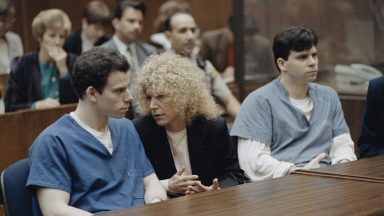 Trial of the Menendez brothers in Los Angeles - From left to right : Erik Menendez with his attorney : Leslie Abramson and his brother Lyle Menendez. Los Angeles, 9th March 1994. (Photo by Ted Soqui/Sygma via Getty Images)