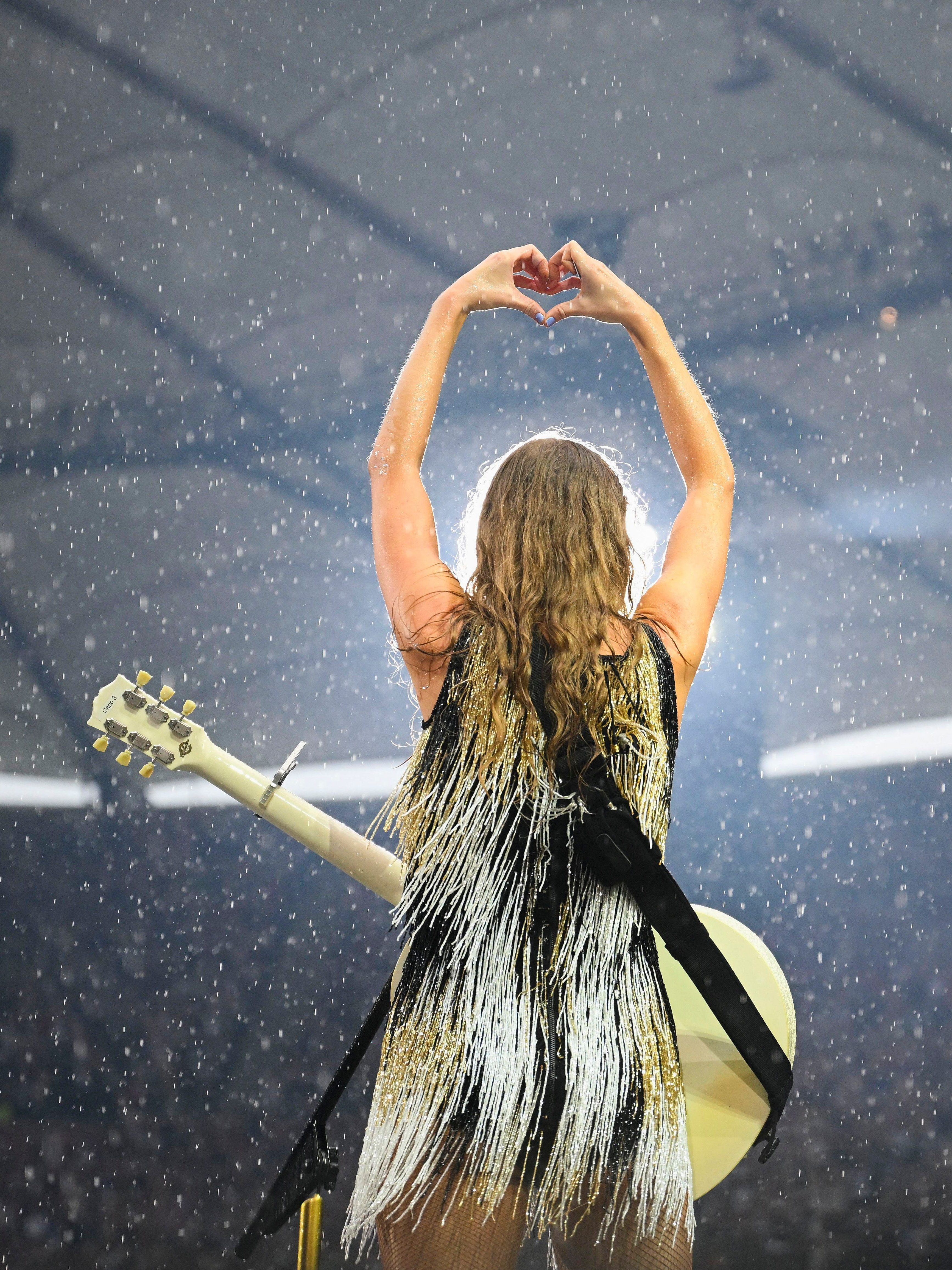 HAMBURG, GERMANY - JULY 23: EDITORIAL USE ONLY. NO BOOK COVERS. Taylor Swift performs onstage during  "Taylor Swift | The Eras Tour" at Volksparkstadion on July 23, 2024 in Hamburg, Germany. (Photo by Gregor Fischer/TAS24/Getty Images for TAS Rights Management )