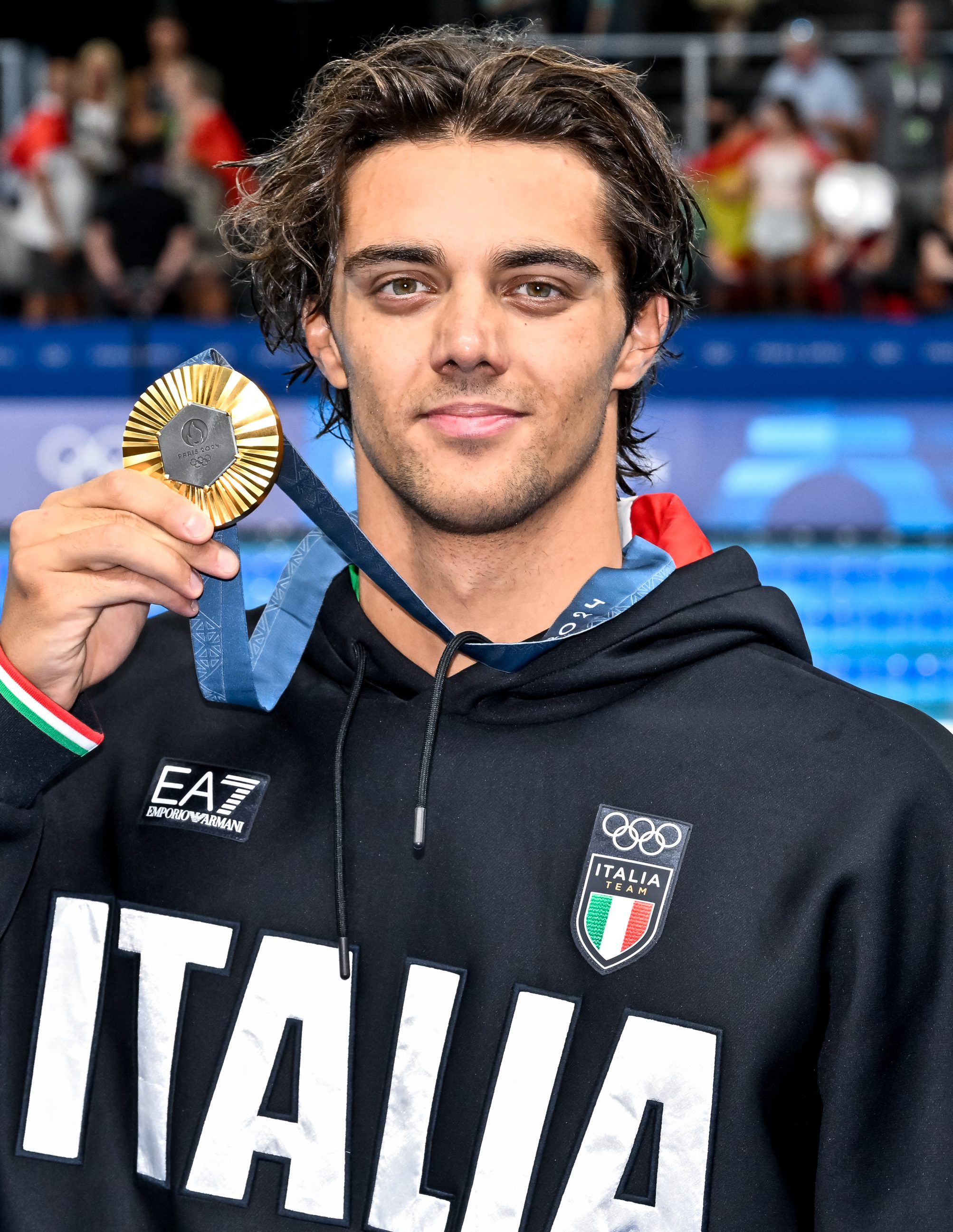 Thomas Ceccon shows the gold medal after competing in the swimming 100m Backstroke Men Final