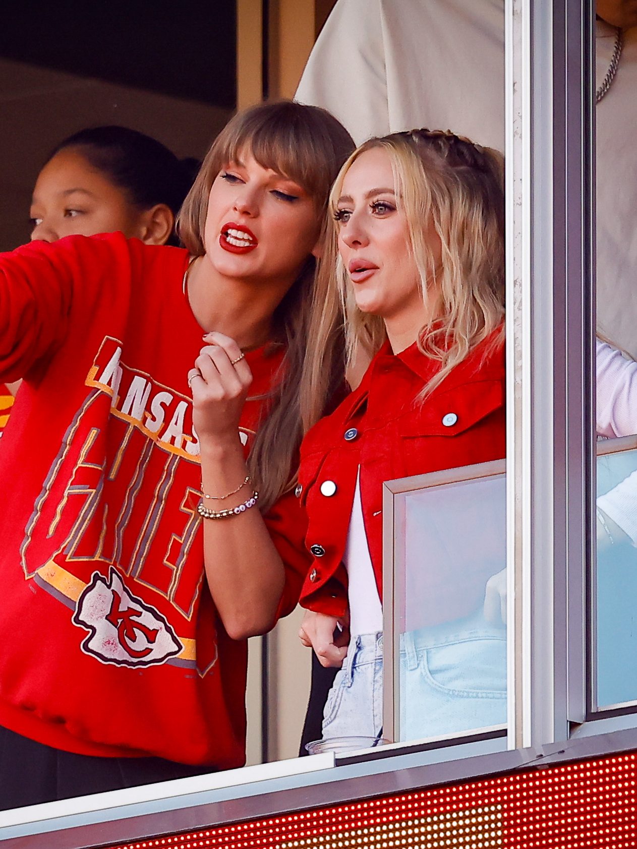 Taylor Swift and Brittany Mahomes