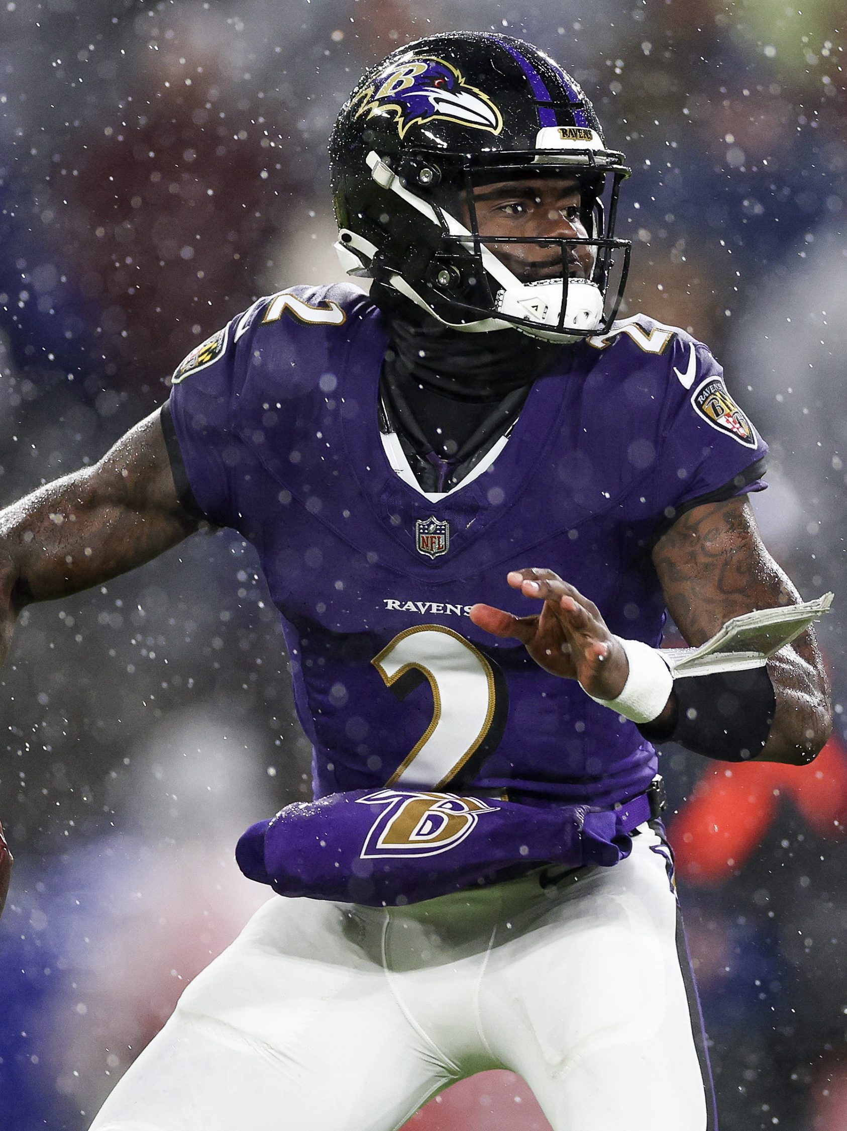 BALTIMORE, MARYLAND - JANUARY 06: Tyler Huntley #2 of the Baltimore Ravens looks to throw a pass in the first quarter of a game against the Pittsburgh Steelers at M&T Bank Stadium on January 06, 2024 in Baltimore, Maryland. (Photo by Patrick Smith/Getty Images)