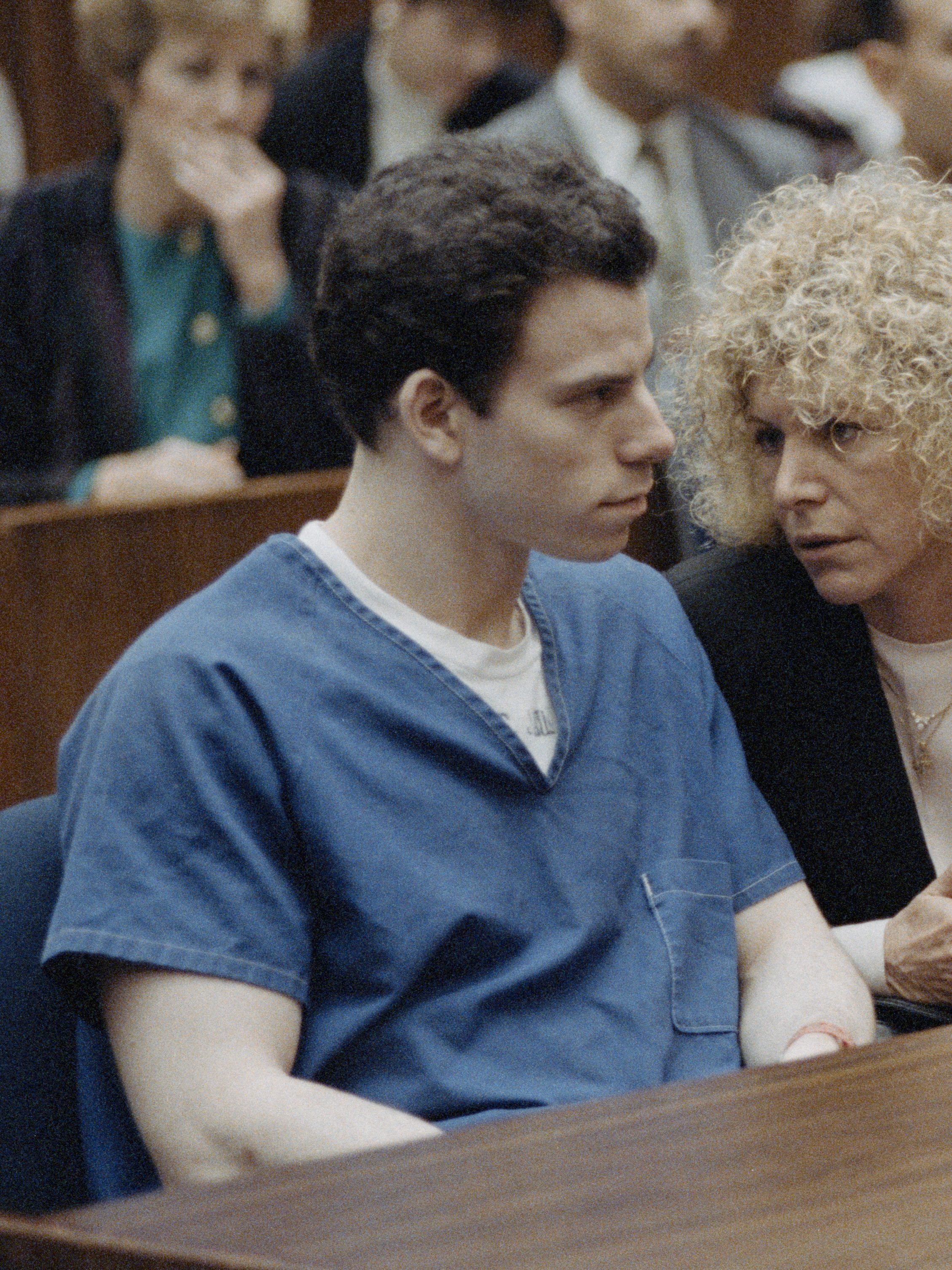 Trial of the Menendez brothers in Los Angeles - From left to right : Erik Menendez with his attorney : Leslie Abramson and his brother Lyle Menendez. Los Angeles, 9th March 1994. (Photo by Ted Soqui/Sygma via Getty Images)