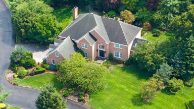 Manhasset, N.Y.: This an aerial view of the Saxony Court, home in Manhasset, New York belonging to Chris Hu and Linda Sun, July 24, 2024. Sun is the former deputy chief of staff for New York State governor Kathy Hochul. The FBI searched the home on July 23, 2024. (Photo by J. Conrad Williams Jr./Newsday RM via Getty Images)