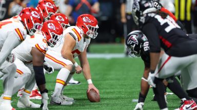 ATLANTA, GEORGIA - SEPTEMBER 22: The Kansas City Chiefs offense lines up against the Atlanta Falcons defense during the fourth quarter at Mercedes-Benz Stadium on September 22, 2024 in Atlanta, Georgia. (Photo by Kevin C. Cox/Getty Images)