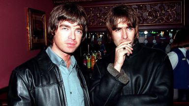 LONDON - 1995: Oasis lead singer Liam Gallagher and brother Noal Gallagher at the opening night of Steve Coogan's comedy show in the West End, London. (Photo by Dave Hogan/Getty Images)