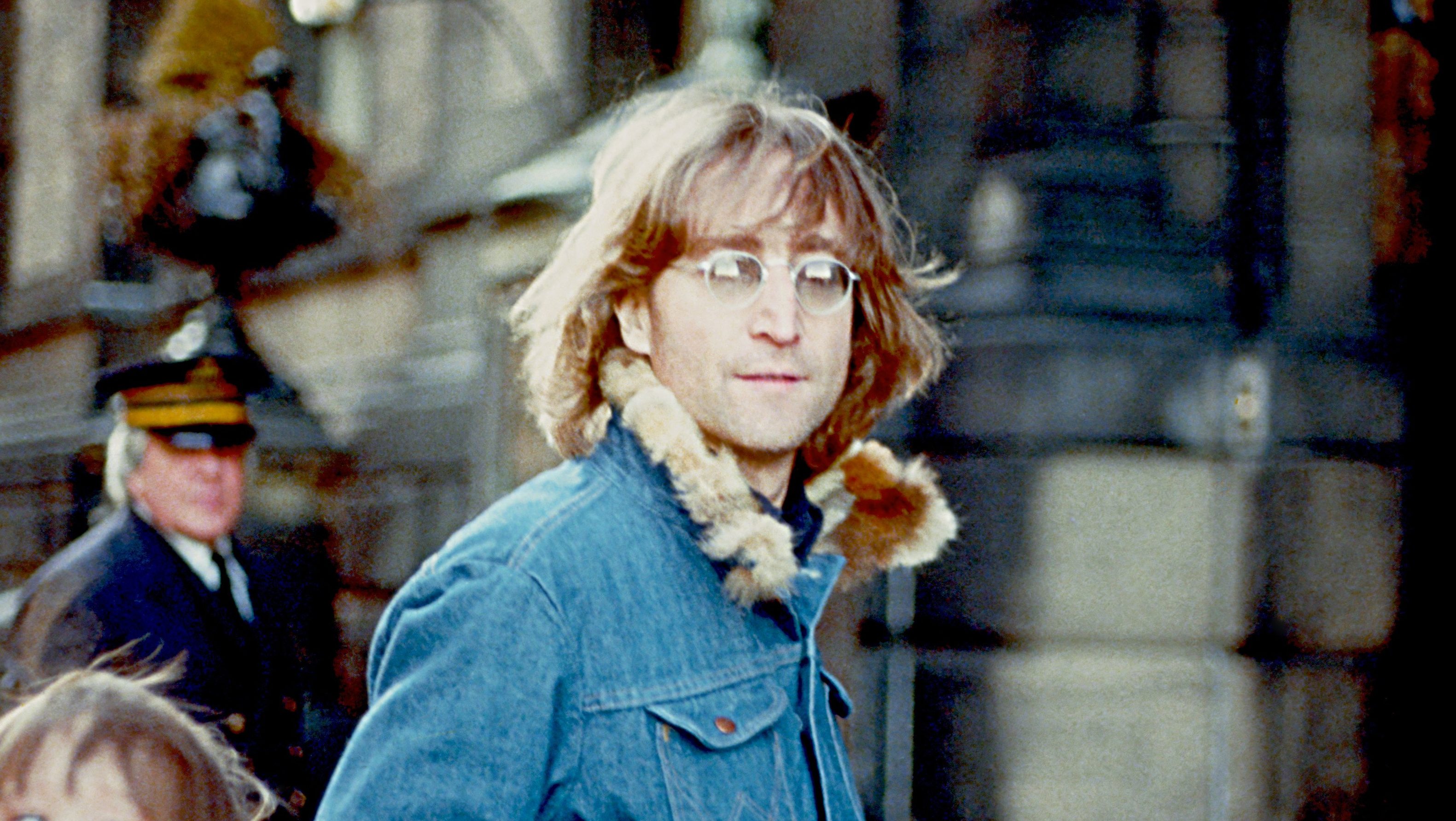 NEW YORK - 1977: Former Beatle John Lennon poses for a photo with his wife Yoko Ono and son Sean Lennon in 1977 in New York City, New York. (Photo by Vinnie Zuffante/Getty Images)