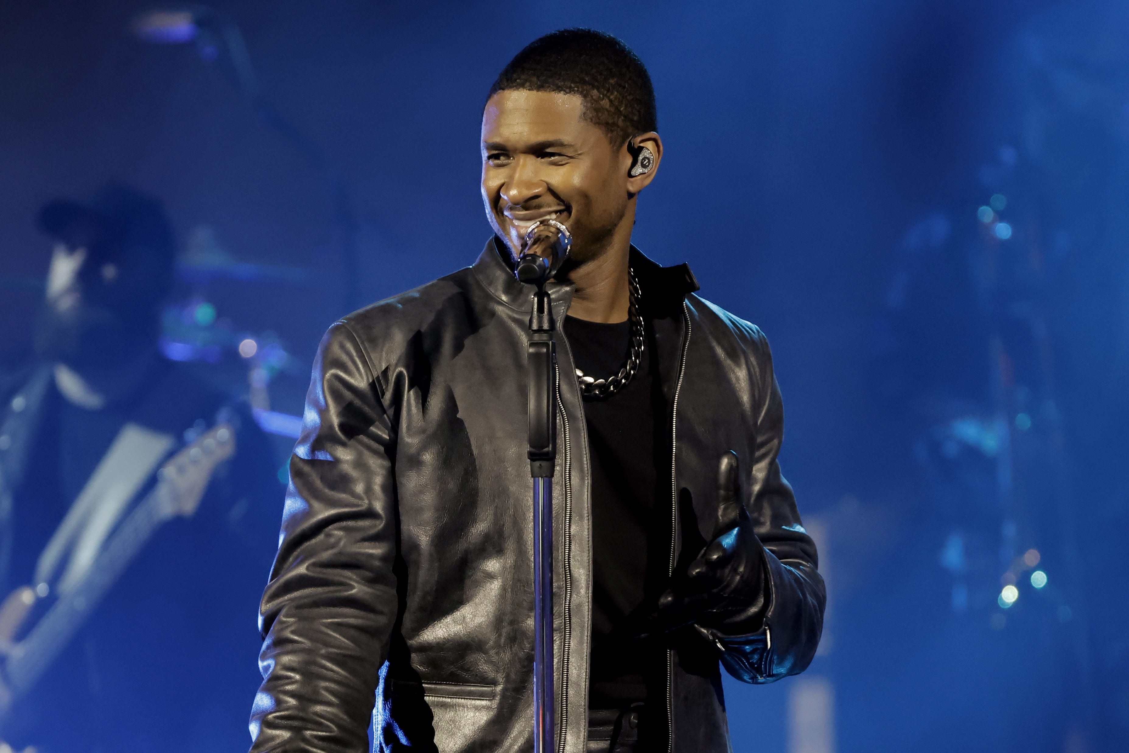 Famous Birthday - Celebrity Usher born October 14, 1978