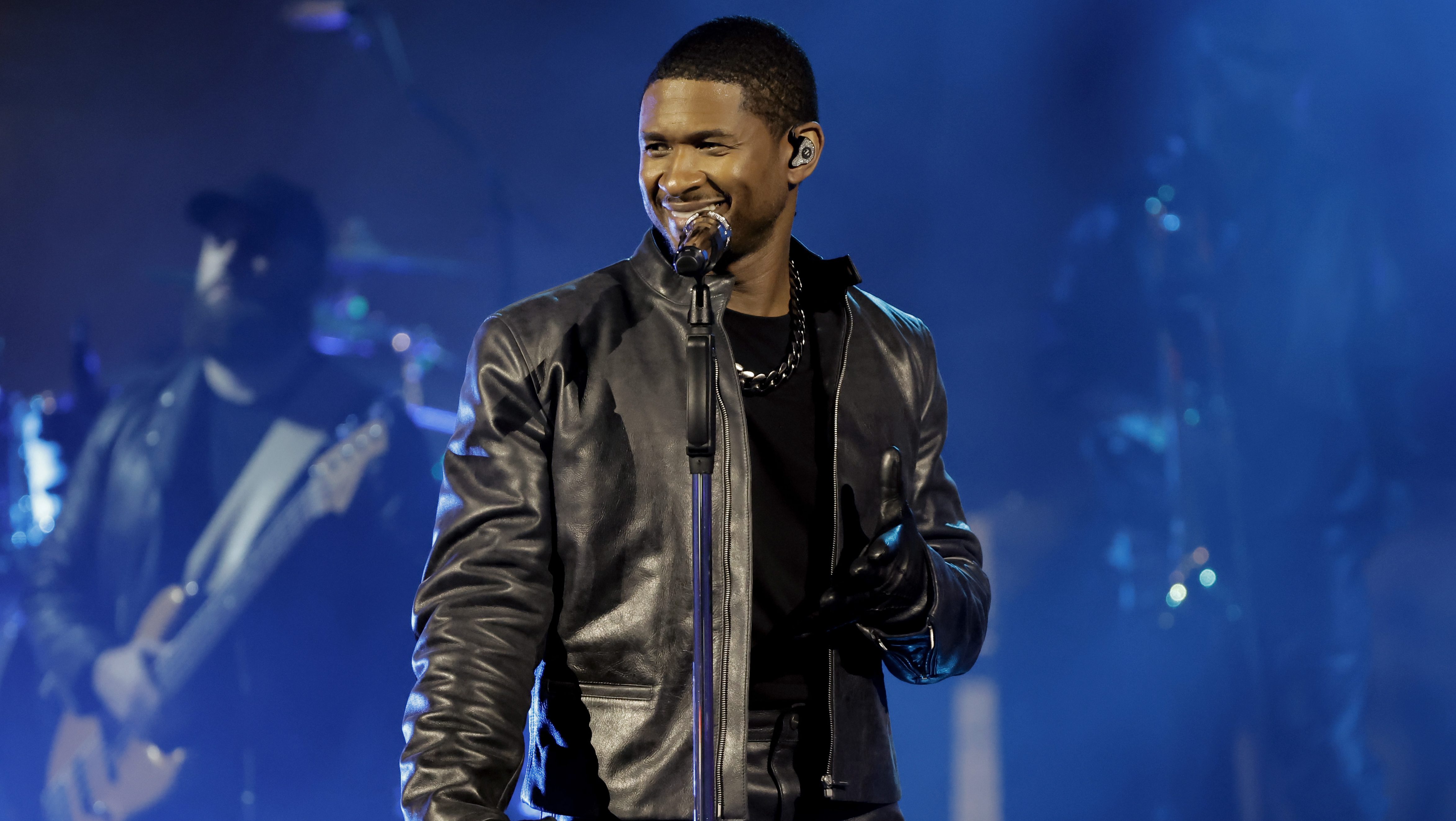 Famous Birthday - Celebrity Usher born October 14, 1978