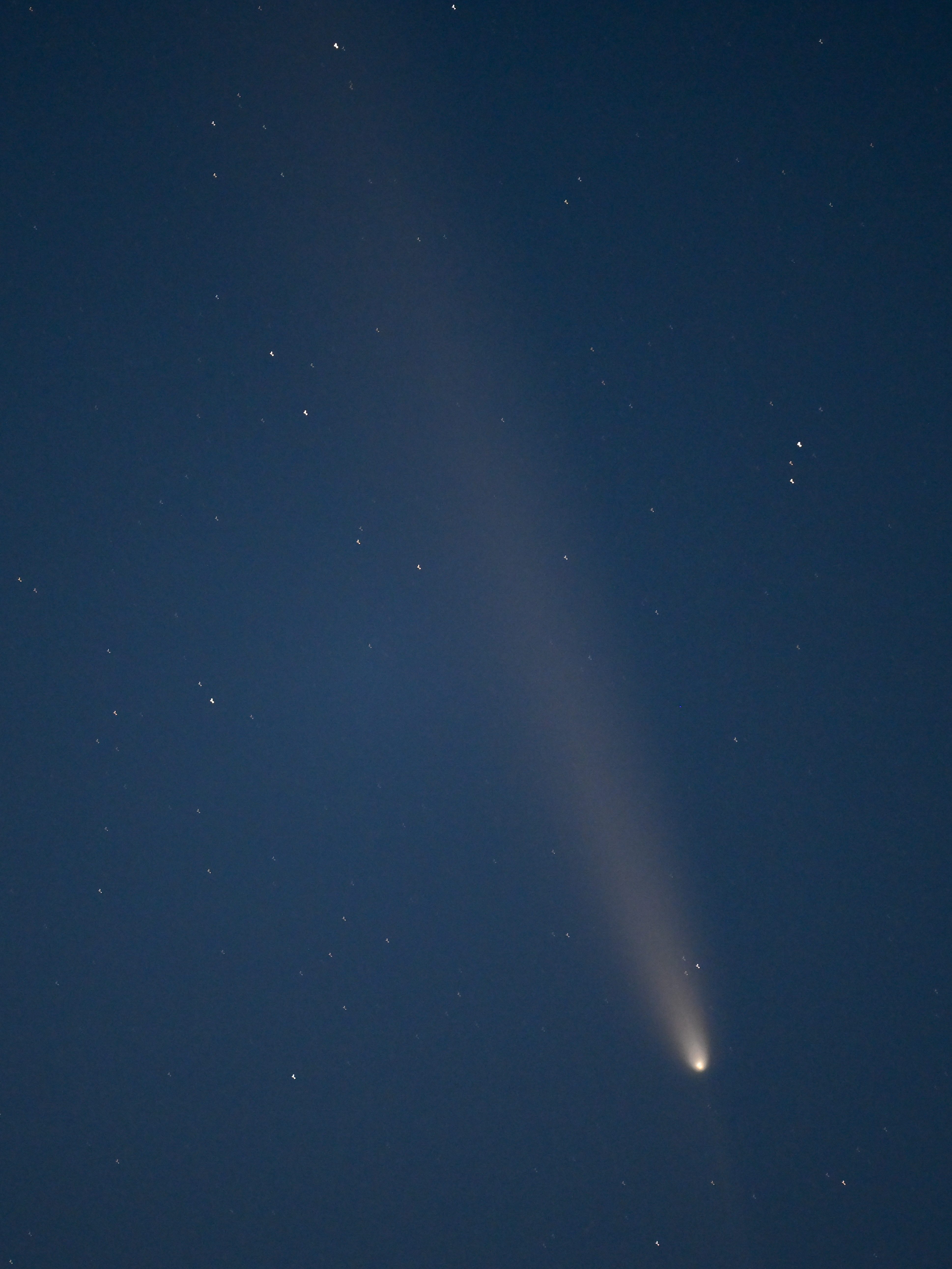 PESCADERO, CALIFORNIA - OCTOBER 16: Comet Tsuchinshan-Atlas, the C/2023 A3 Tsuchinshan-Atlas comet, the brightest comet of the last 13 years is captured over Pacific Ocean in Pescadero, California, United States on October 16, 2024. (Photo by Tayfun Coskun/Anadolu via Getty Images)
