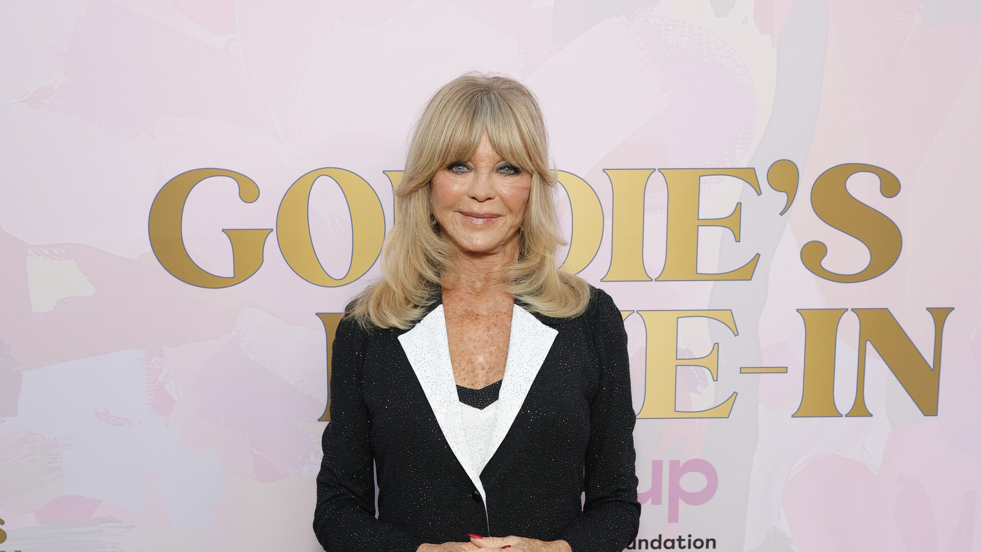 Famous Birthdays - Celebrity Goldie Hawn born November 21, 1945